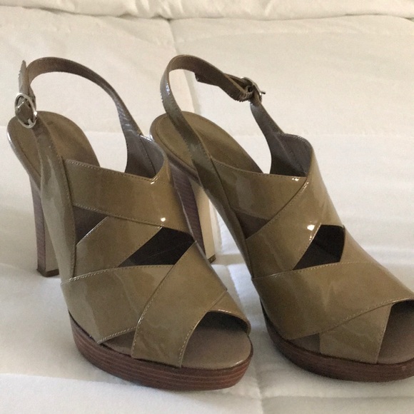 Banana Republic size 8 tan wood heel - Picture 1 of 5